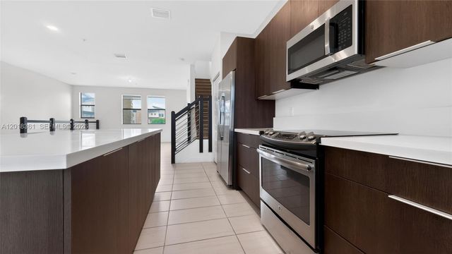 10467 NW 82nd St 10, Doral, FL 33178
