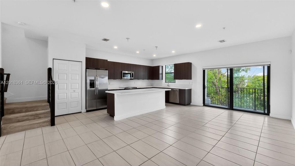 10467 NW 82nd St 10, Doral, FL 33178