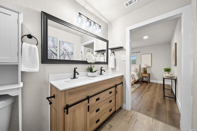 8219 Laurel Bend, San Antonio, TX 78250