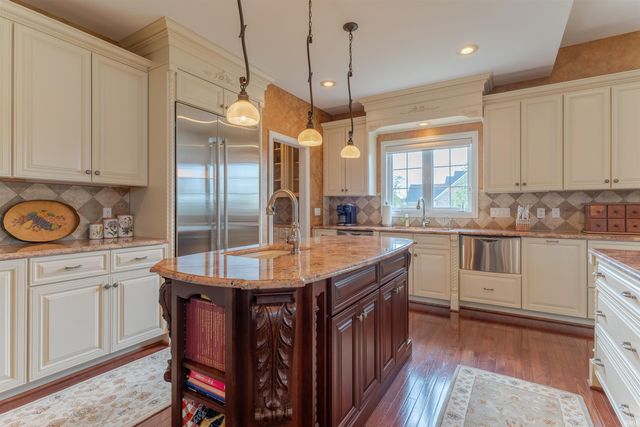 5622 Victoria Bluffs Drive, Newburgh, IN 47630