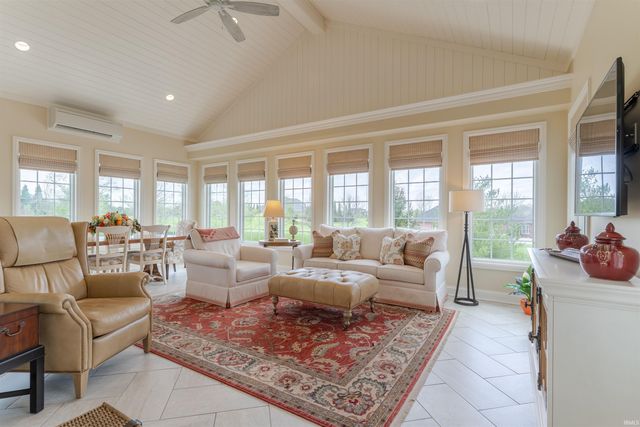 5622 Victoria Bluffs Drive, Newburgh, IN 47630