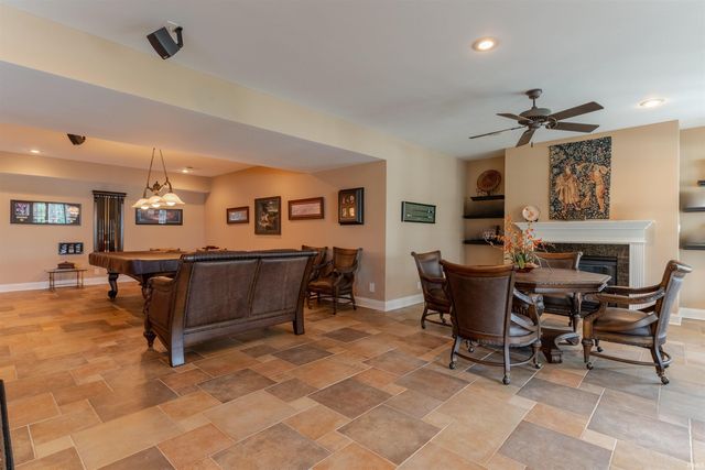 5622 Victoria Bluffs Drive, Newburgh, IN 47630