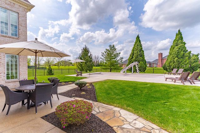 5622 Victoria Bluffs Drive, Newburgh, IN 47630