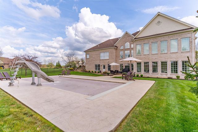 5622 Victoria Bluffs Drive, Newburgh, IN 47630