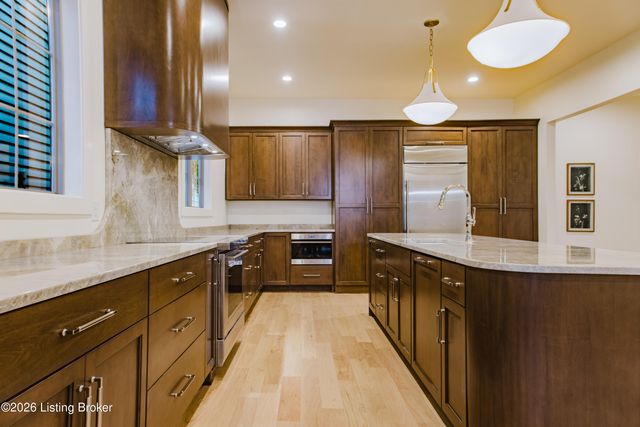 120 S Bayly Ave, Louisville, KY 40206