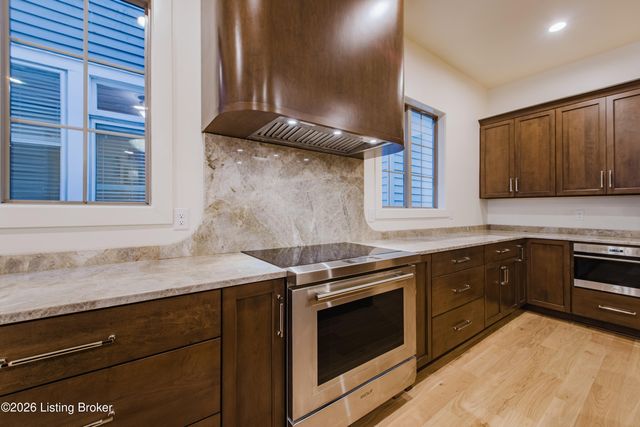 120 S Bayly Ave, Louisville, KY 40206