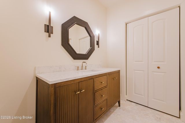 120 S Bayly Ave, Louisville, KY 40206