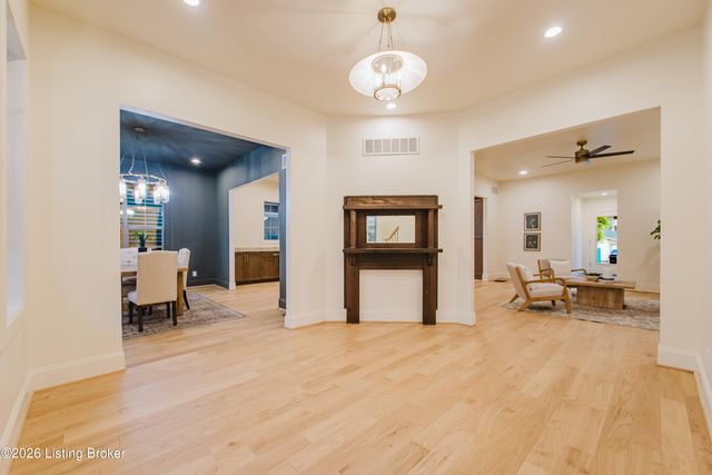 120 S Bayly Ave, Louisville, KY 40206