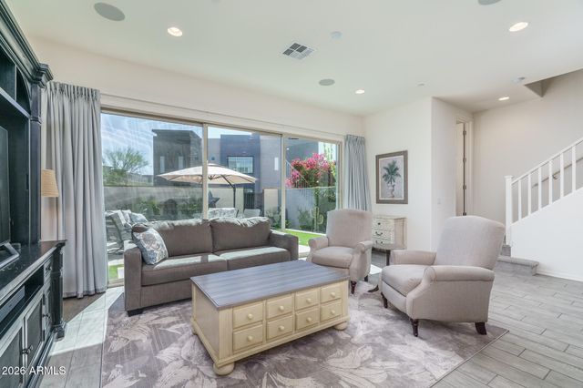 1963 W DESERT HOLLOW Drive, Phoenix, AZ 85085