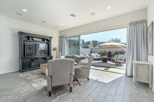 1963 W DESERT HOLLOW Drive, Phoenix, AZ 85085