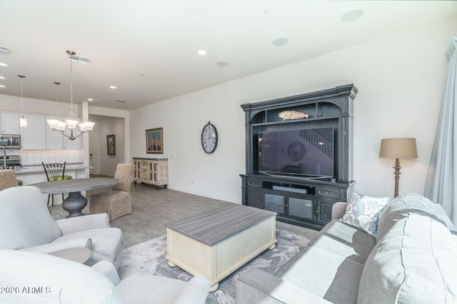 1963 W DESERT HOLLOW Drive, Phoenix, AZ 85085