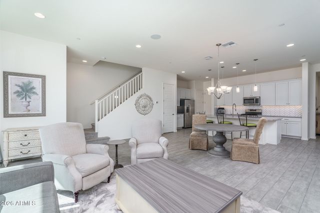 1963 W DESERT HOLLOW Drive, Phoenix, AZ 85085