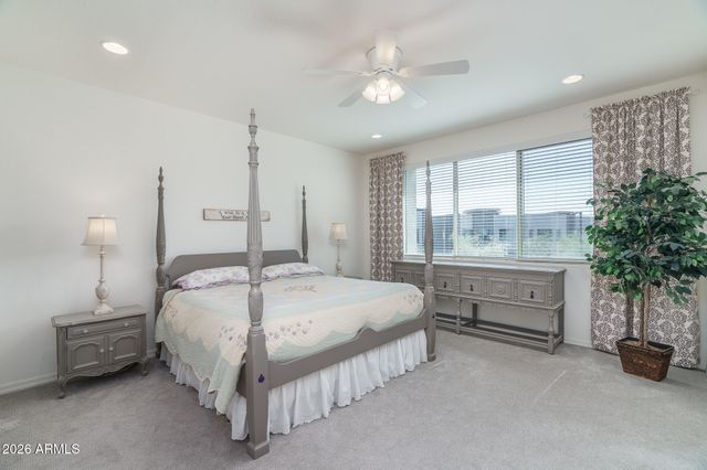 1963 W DESERT HOLLOW Drive, Phoenix, AZ 85085