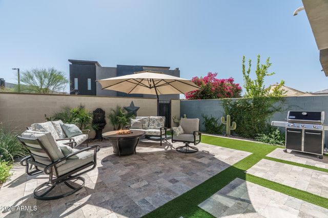 1963 W DESERT HOLLOW Drive, Phoenix, AZ 85085