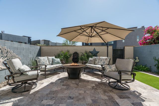 1963 W DESERT HOLLOW Drive, Phoenix, AZ 85085