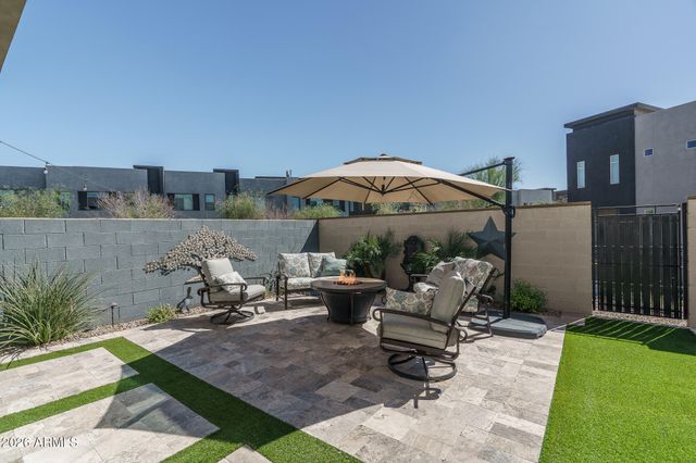 1963 W DESERT HOLLOW Drive, Phoenix, AZ 85085