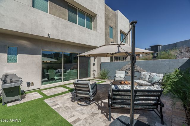 1963 W DESERT HOLLOW Drive, Phoenix, AZ 85085