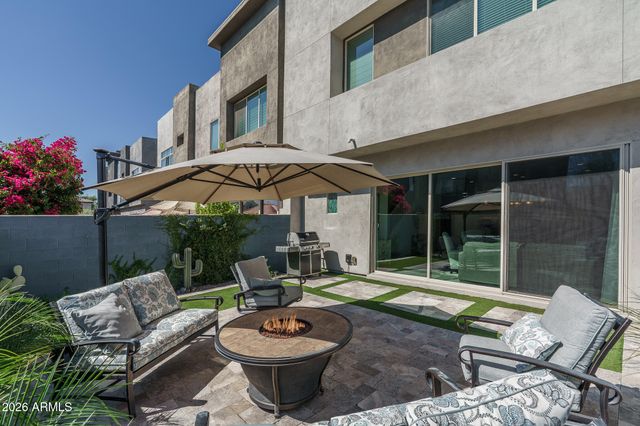 1963 W DESERT HOLLOW Drive, Phoenix, AZ 85085