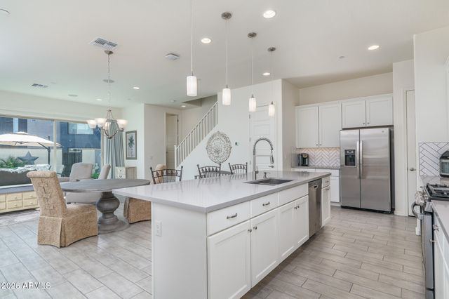 1963 W DESERT HOLLOW Drive, Phoenix, AZ 85085