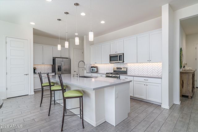 1963 W DESERT HOLLOW Drive, Phoenix, AZ 85085