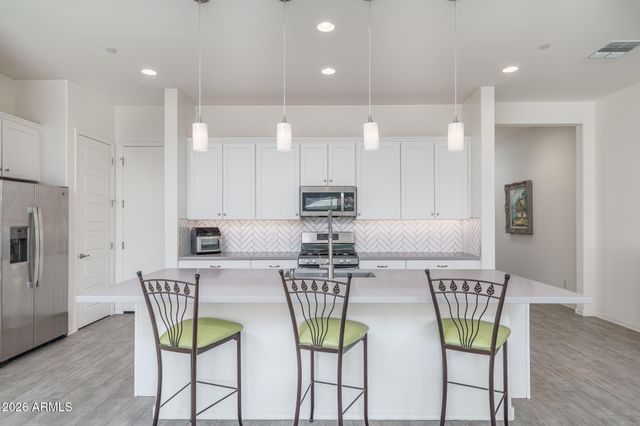 1963 W DESERT HOLLOW Drive, Phoenix, AZ 85085