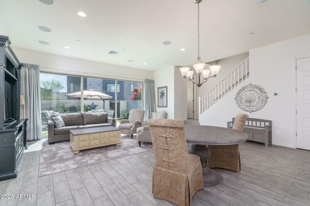 1963 W DESERT HOLLOW Drive, Phoenix, AZ 85085