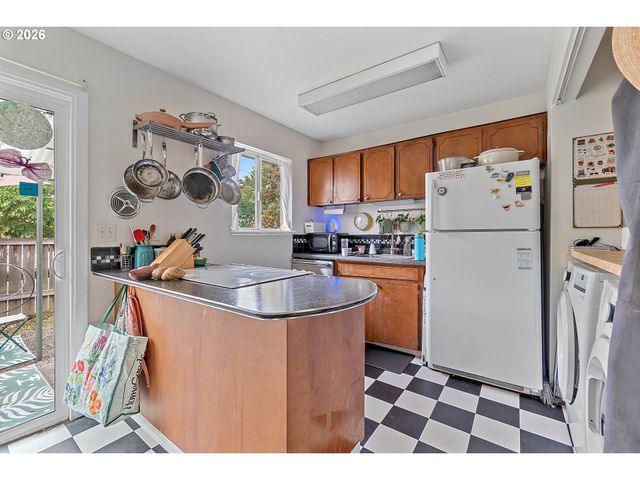 804 Se NEHALEM St, Portland, OR 97202