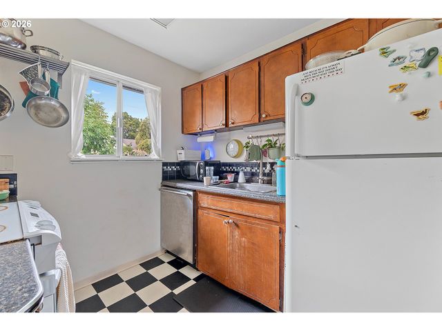 804 Se NEHALEM St, Portland, OR 97202