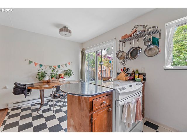 804 Se NEHALEM St, Portland, OR 97202