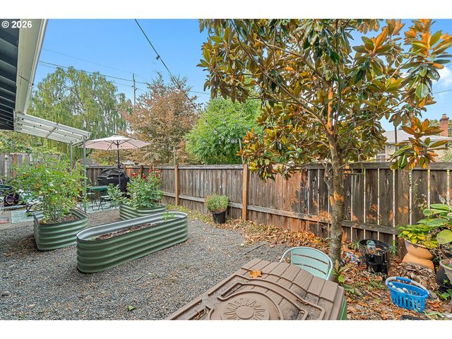 804 Se NEHALEM St, Portland, OR 97202
