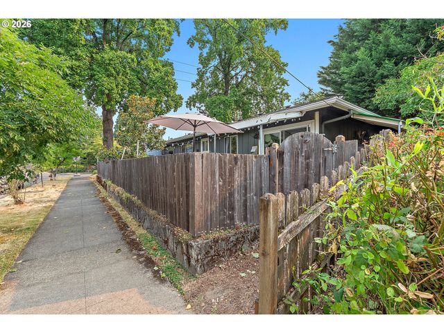 804 Se NEHALEM St, Portland, OR 97202