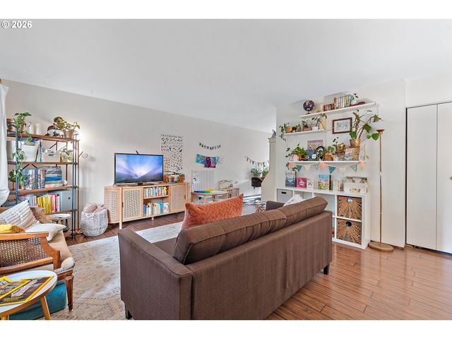 804 Se NEHALEM St, Portland, OR 97202