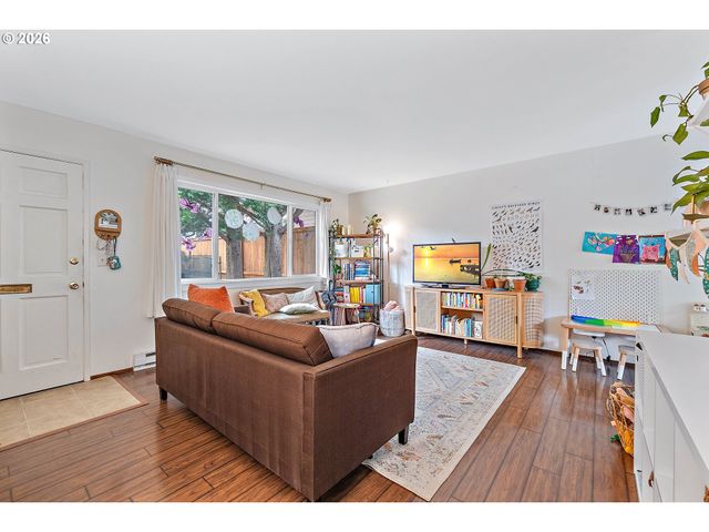 804 Se NEHALEM St, Portland, OR 97202