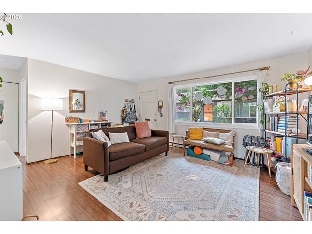 804 Se NEHALEM St, Portland, OR 97202