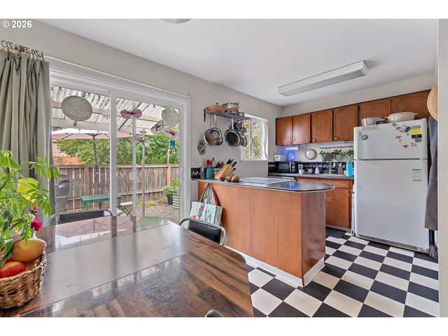 804 Se NEHALEM St, Portland, OR 97202
