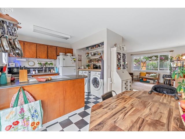 804 Se NEHALEM St, Portland, OR 97202