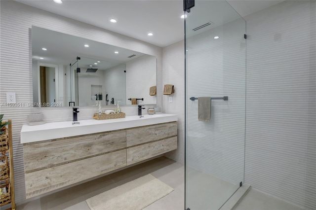 1121 Crandon Boulevard D1201, Key Biscayne, FL 33149