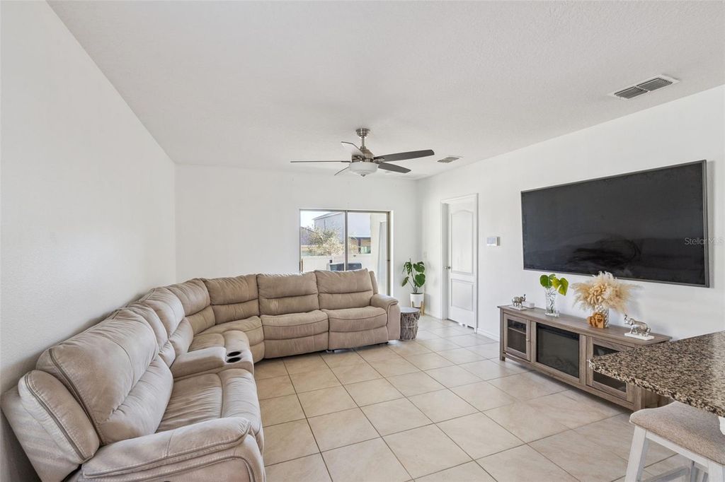 Image 8 of property listing at 3041 TIMBER HAWK CIRCLE, Ocoee, FL 34761