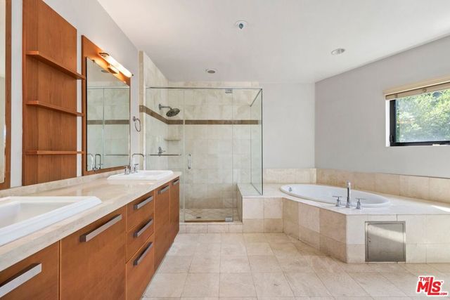 8788 Shoreham Drive 23, West Hollywood, CA 90069