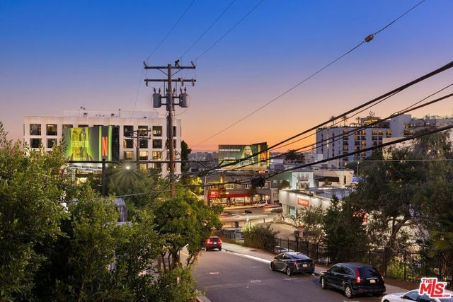 8788 Shoreham Drive 23, West Hollywood, CA 90069