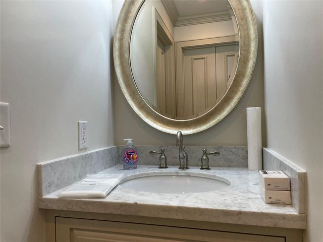 5911 Winsome Lane B, Houston, TX 77057