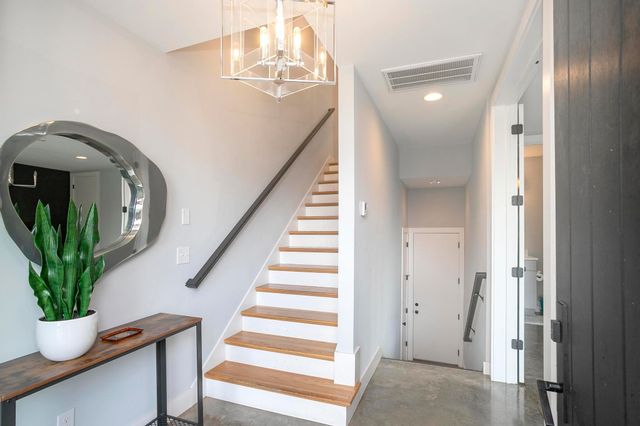 400 36th Ave, N, Nashville, TN 37209