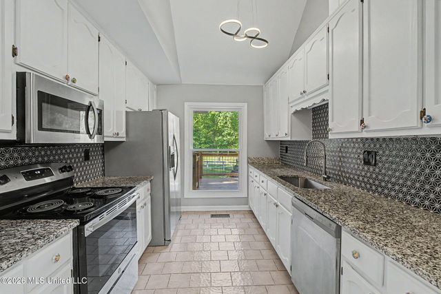 66 S Robertson Road, Hernando, MS 38632
