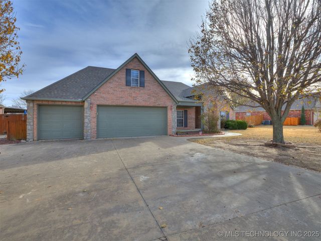 13924 E 89th Place North, Owasso, OK 74055