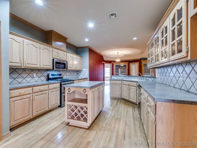 13924 E 89th Place North, Owasso, OK 74055