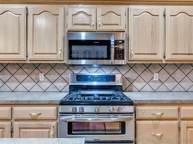 13924 E 89th Place North, Owasso, OK 74055