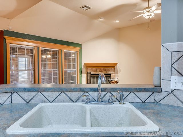 13924 E 89th Place North, Owasso, OK 74055