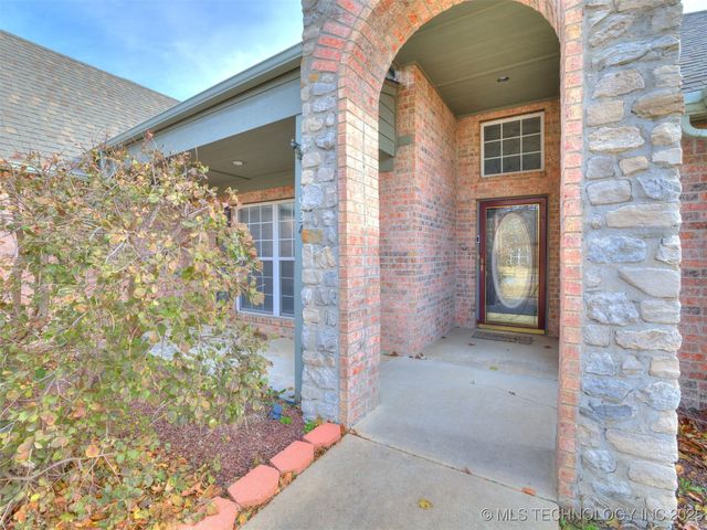 13924 E 89th Place North, Owasso, OK 74055