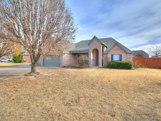 13924 E 89th Place North, Owasso, OK 74055