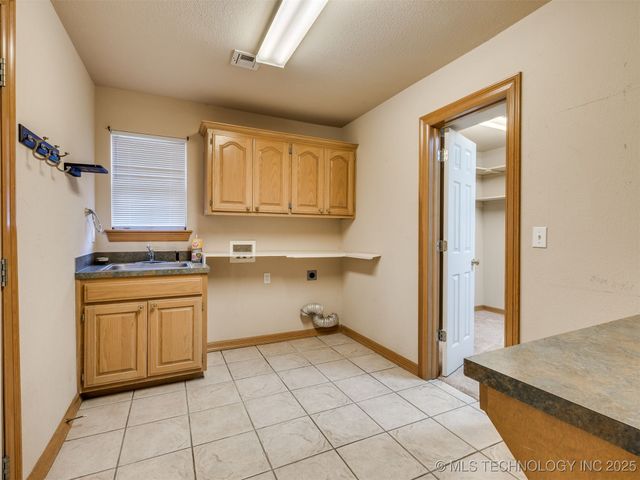 13924 E 89th Place North, Owasso, OK 74055